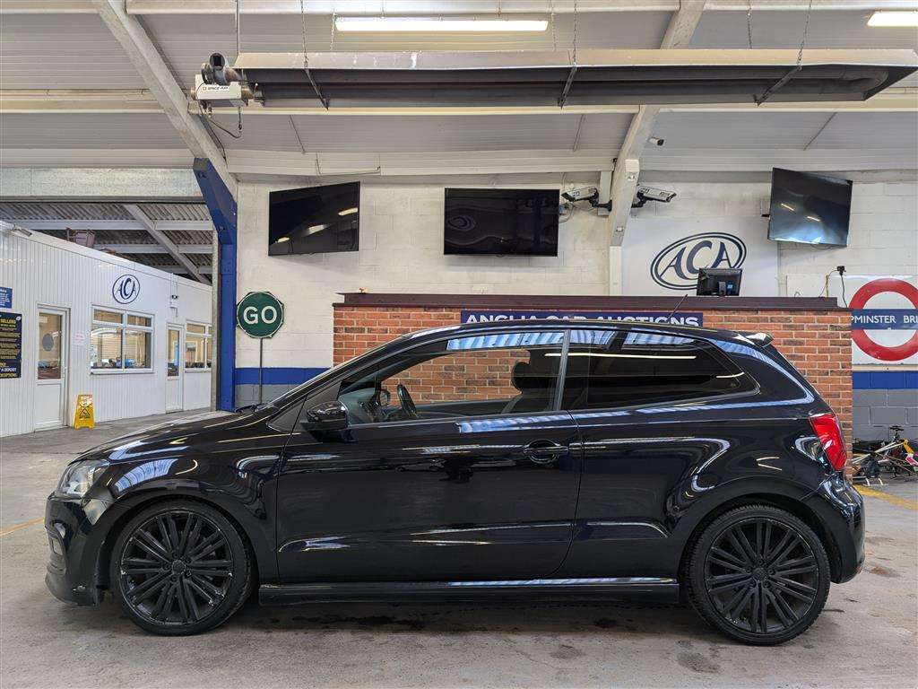 <p>2016 VOLKSWAGEN POLO BLUEGT</p>