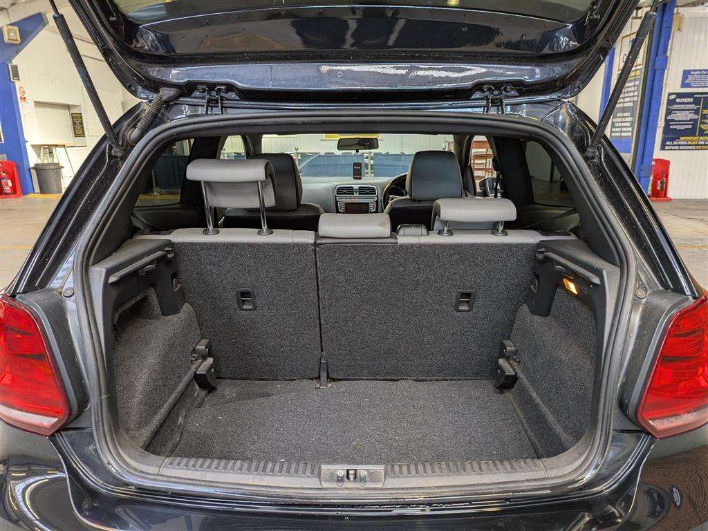 <p>2016 VOLKSWAGEN POLO BLUEGT</p>