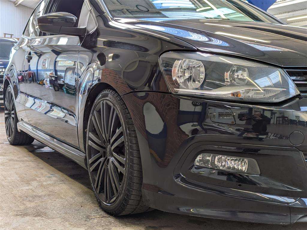 <p>2016 VOLKSWAGEN POLO BLUEGT</p>