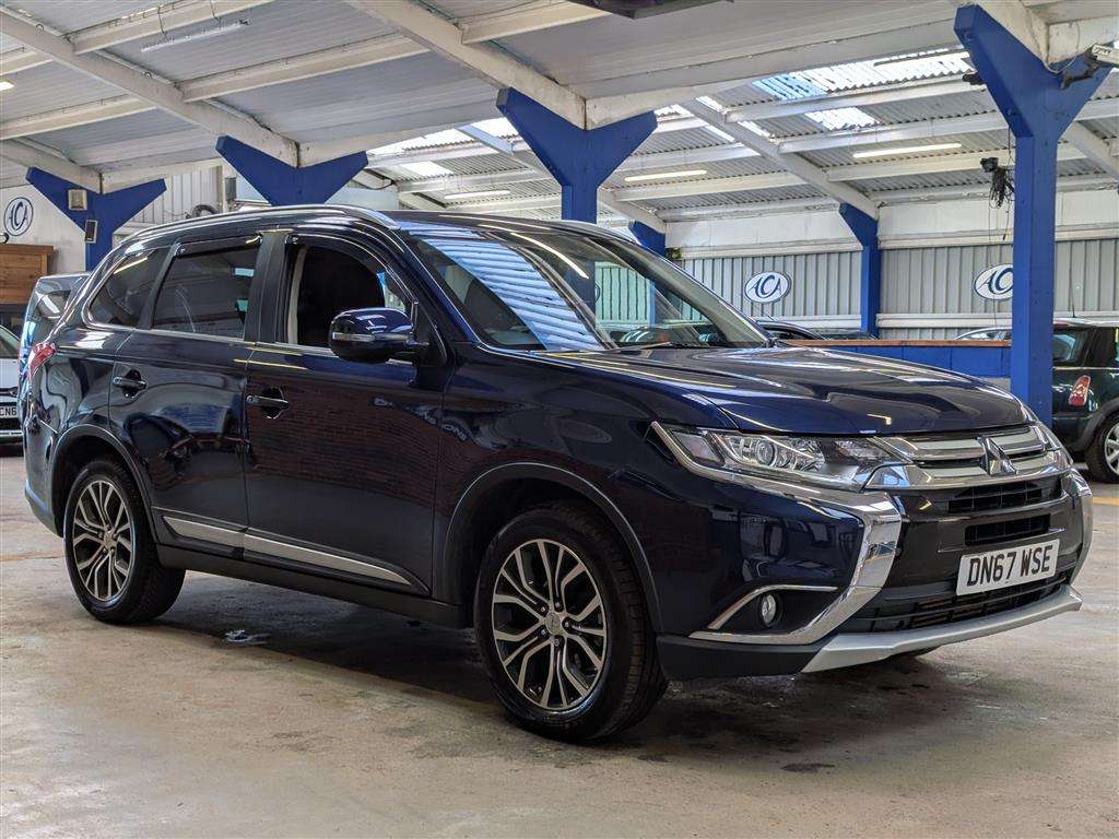 <p>2017 MITSUBISHI OUTLANDER DI-D 3</p>