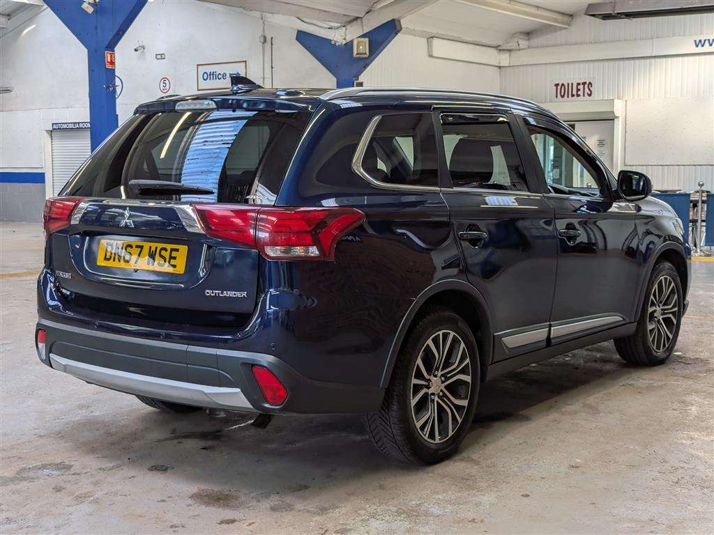 <p>2017 MITSUBISHI OUTLANDER DI-D 3</p>