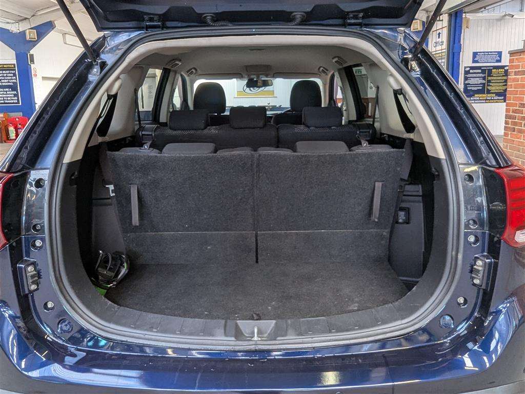 <p>2017 MITSUBISHI OUTLANDER DI-D 3</p>