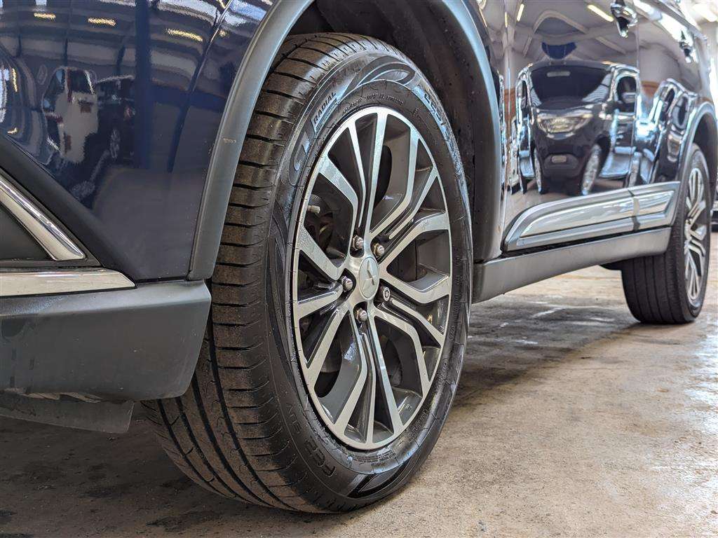 <p>2017 MITSUBISHI OUTLANDER DI-D 3</p>