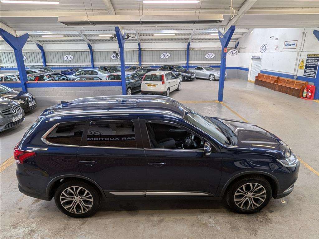 <p>2017 MITSUBISHI OUTLANDER DI-D 3</p>