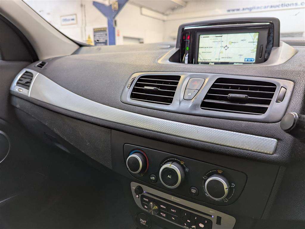 <p>2012 RENAULT MEGANE D-QUE TT ENERGY DC</p>