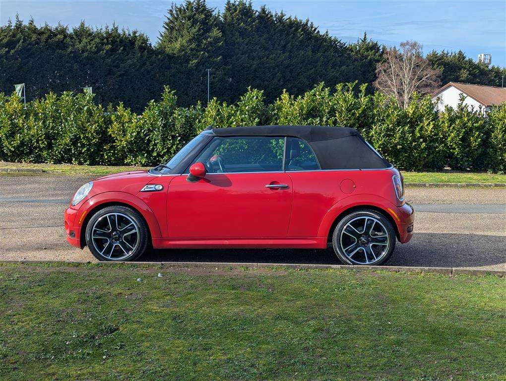 <p>2009 MINI COOPER</p>