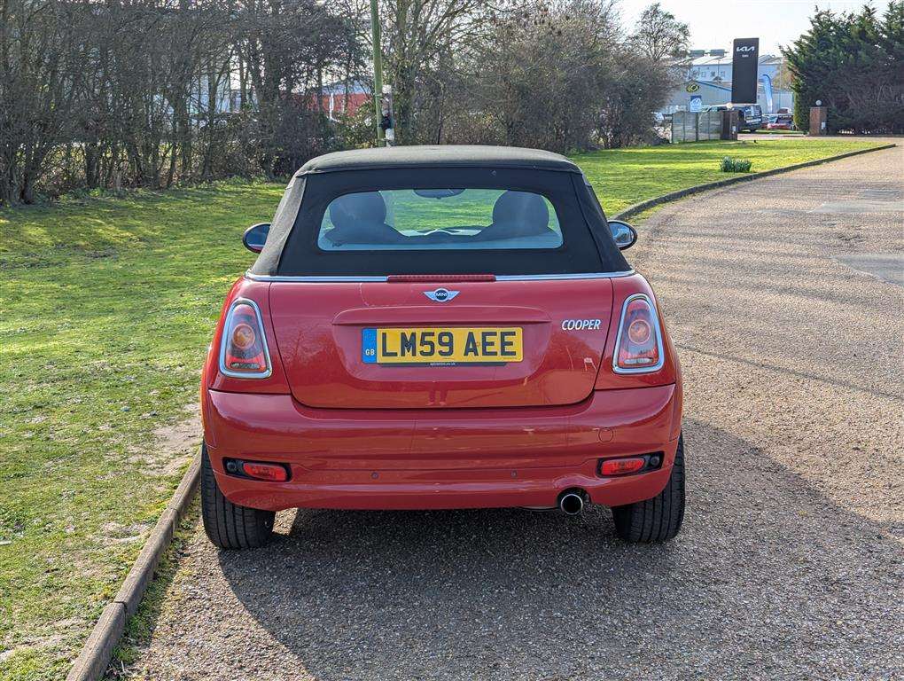 <p>2009 MINI COOPER</p>