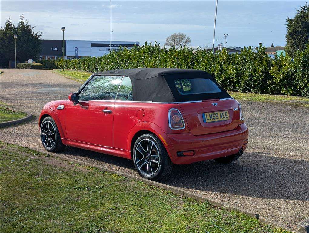 <p>2009 MINI COOPER</p>