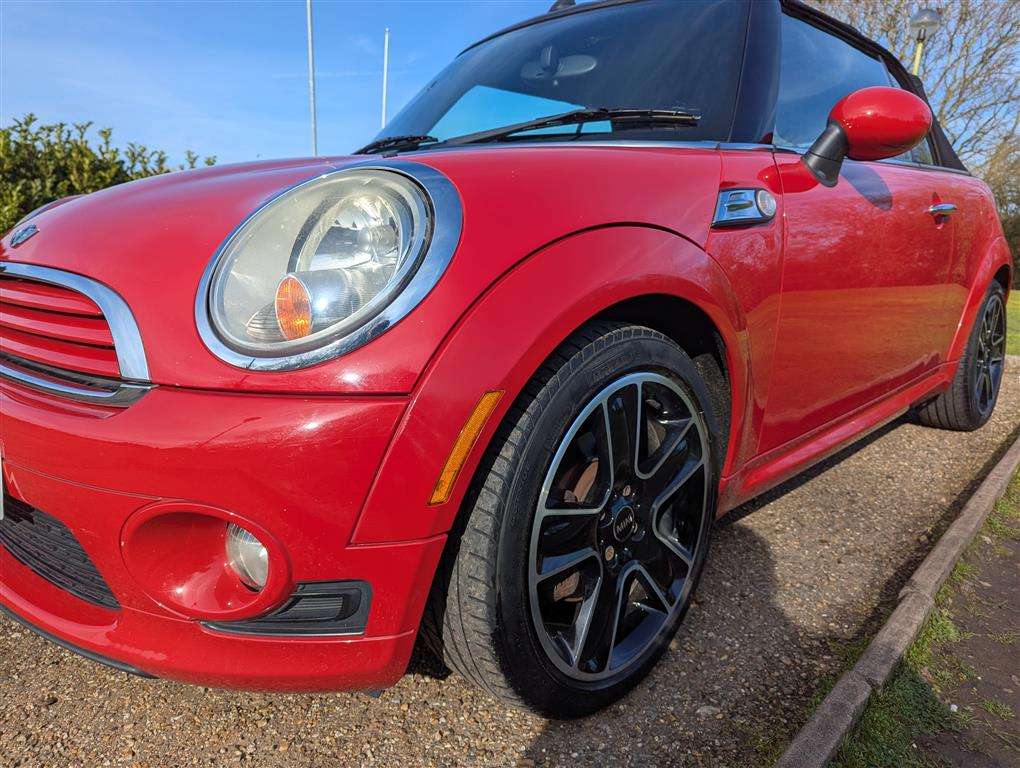 <p>2009 MINI COOPER</p>