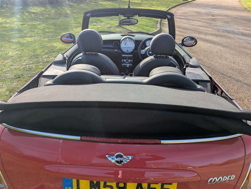 <p>2009 MINI COOPER</p>