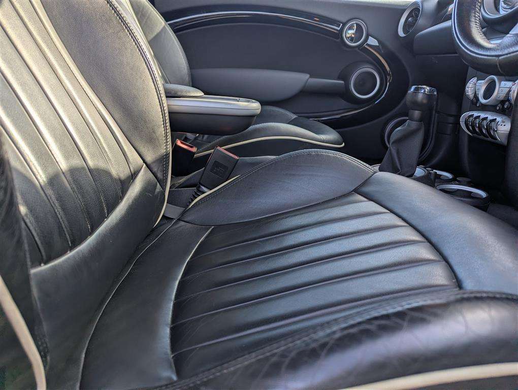 <p>2009 MINI COOPER</p>