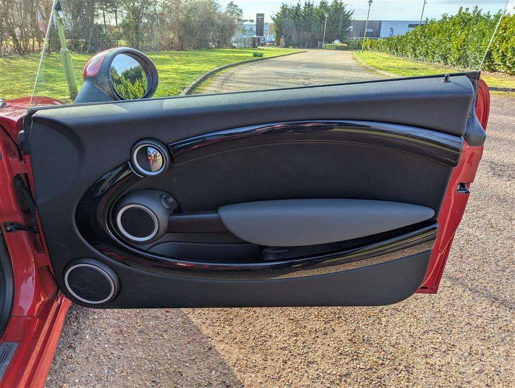 <p>2009 MINI COOPER</p>