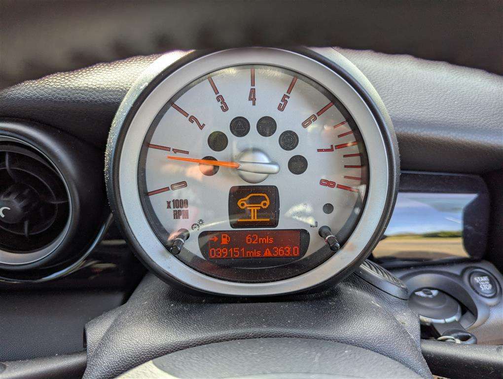 <p>2009 MINI COOPER</p>