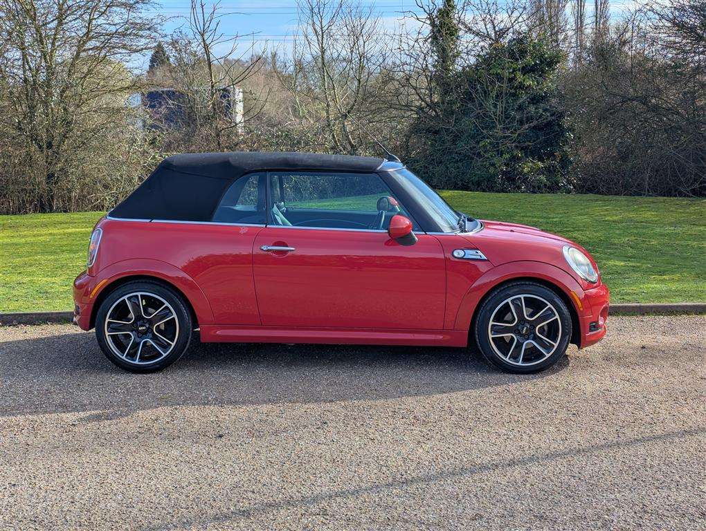 <p>2009 MINI COOPER</p>