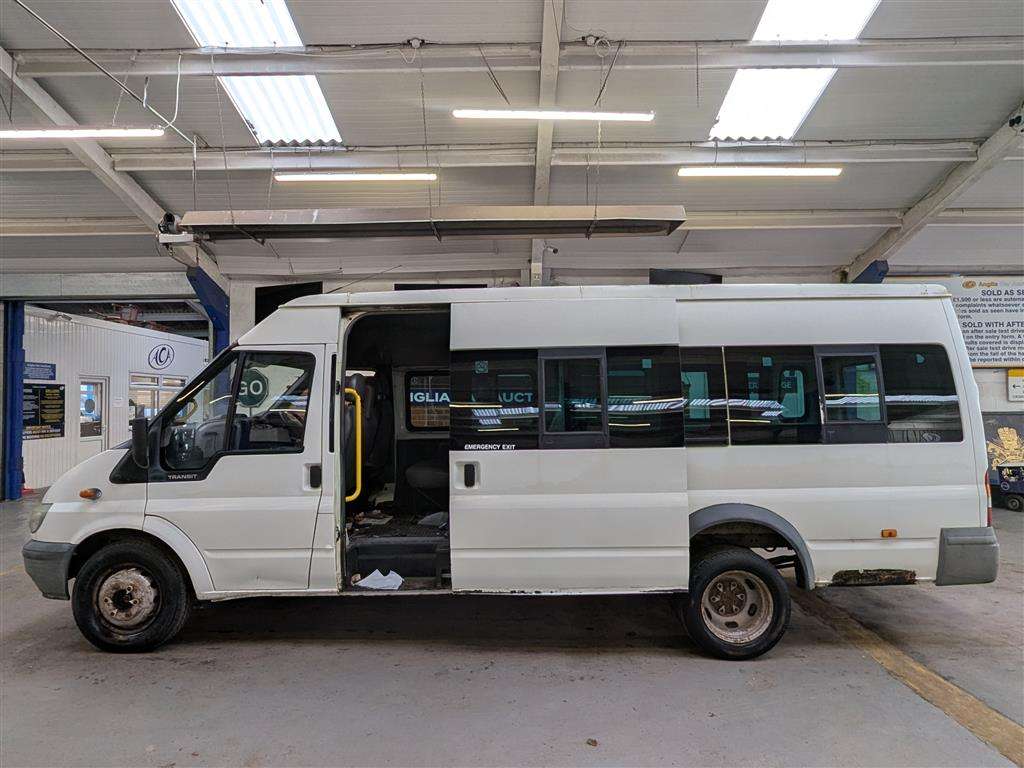 <p>2005 FORD TRANSIT MINIBUS</p>