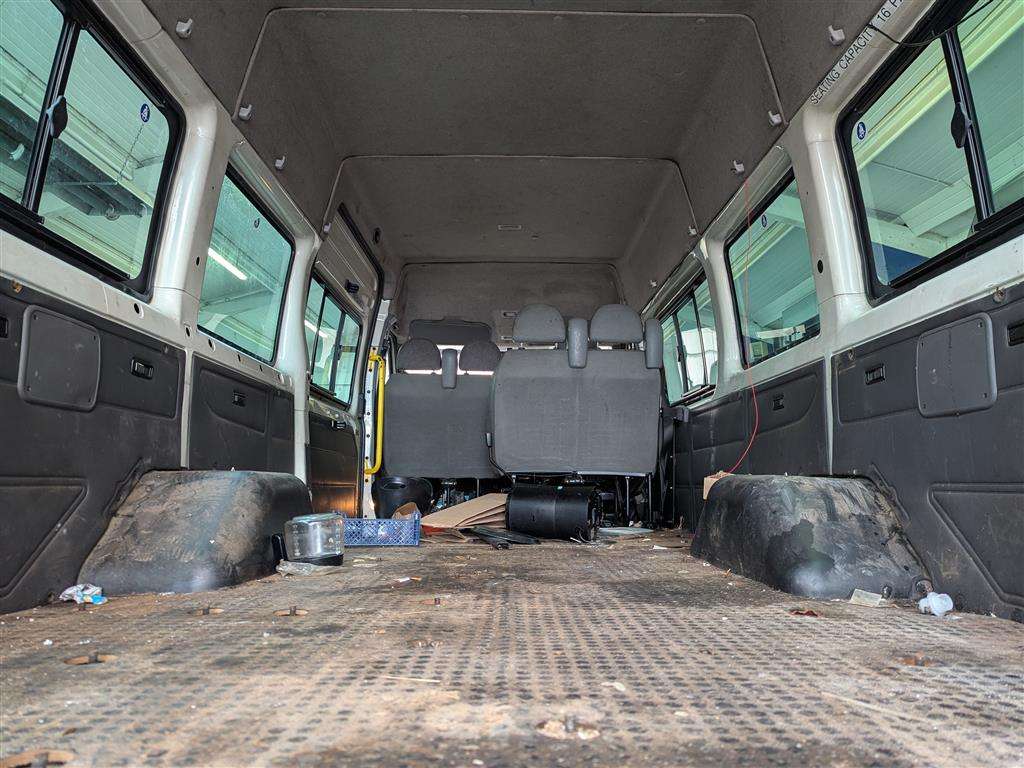 <p>2005 FORD TRANSIT MINIBUS</p>