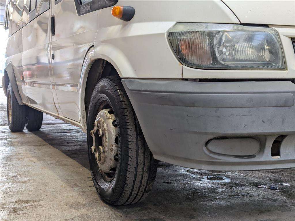 <p>2005 FORD TRANSIT MINIBUS</p>