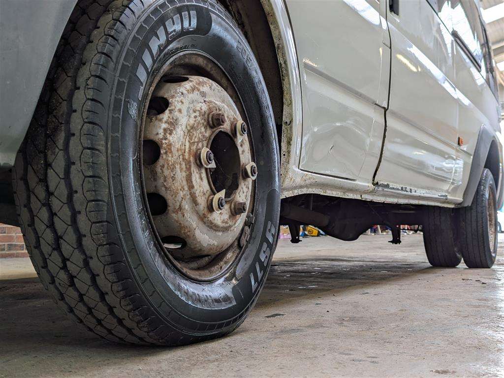 <p>2005 FORD TRANSIT MINIBUS</p>