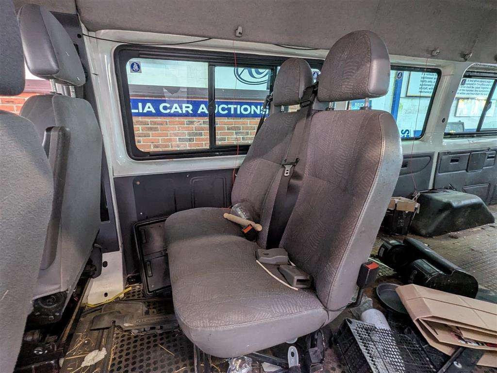 <p>2005 FORD TRANSIT MINIBUS</p>