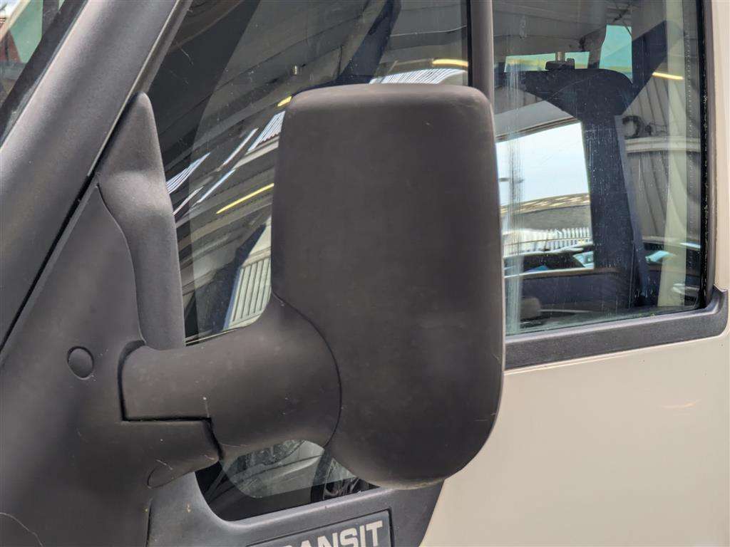 <p>2005 FORD TRANSIT MINIBUS</p>