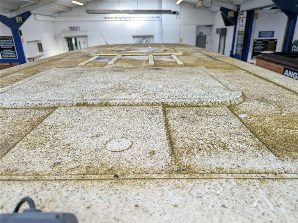 <p>2005 FORD TRANSIT MINIBUS</p>