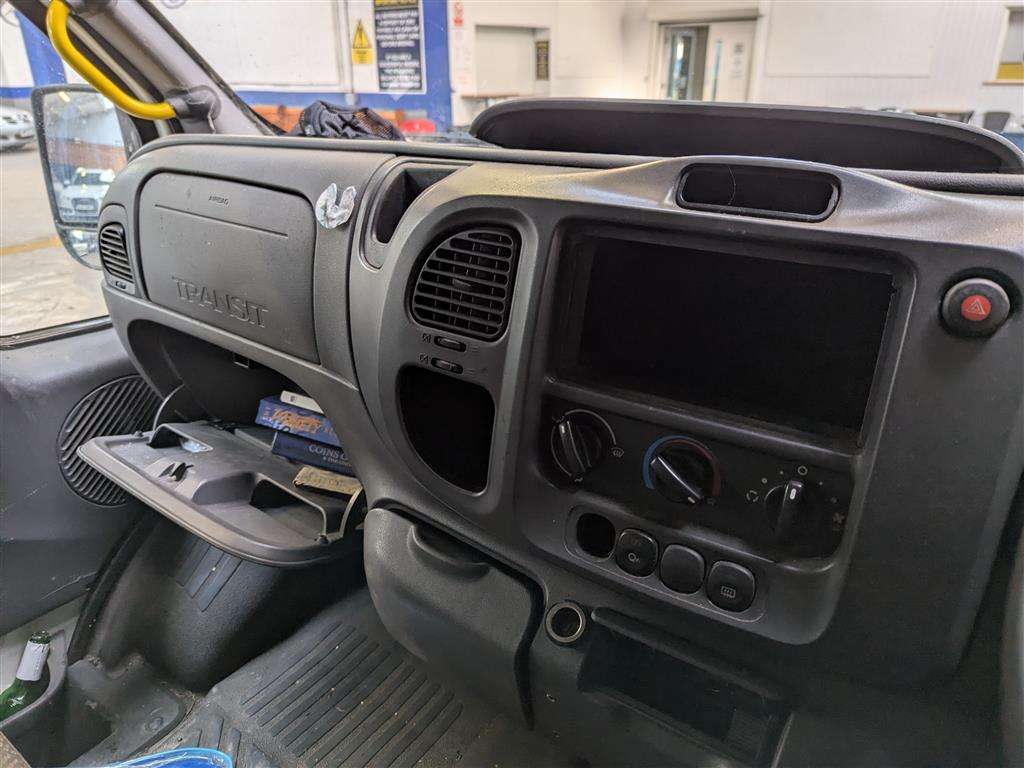 <p>2005 FORD TRANSIT MINIBUS</p>