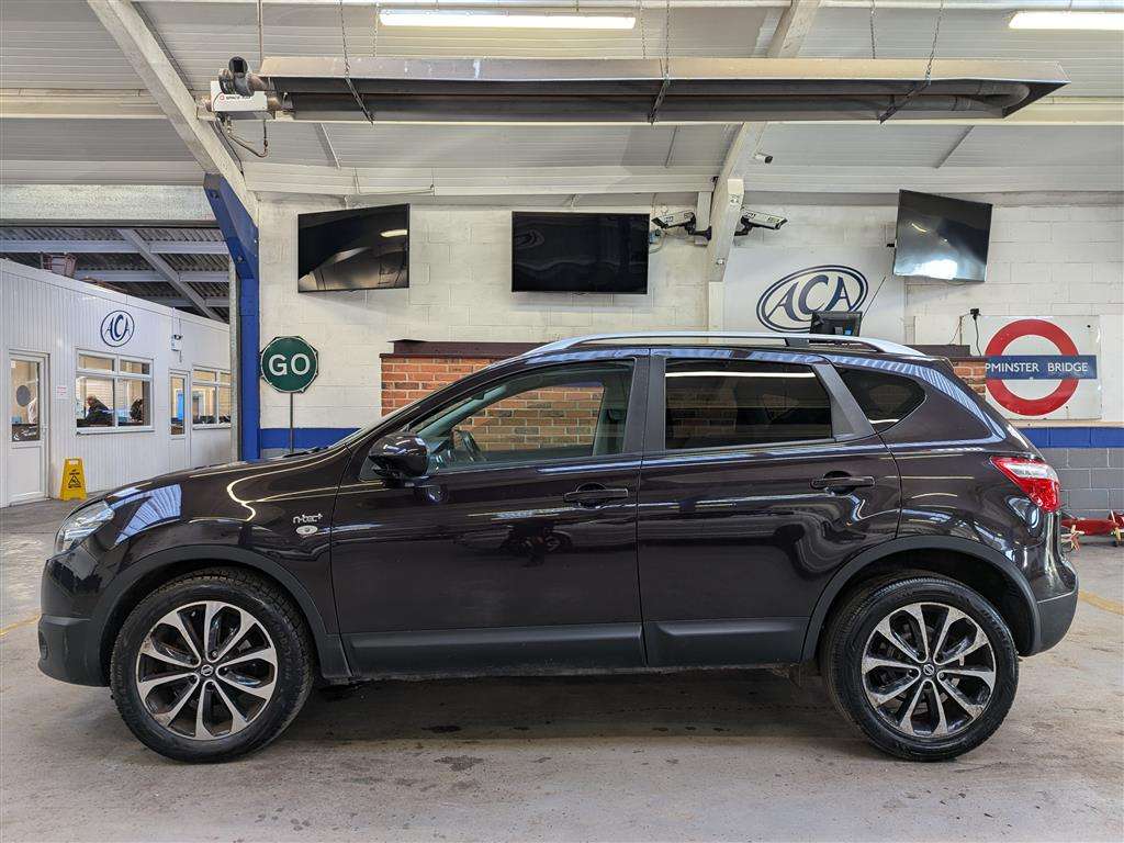 <p>2012 NISSAN QASHQAI N-TEC + DCI</p>