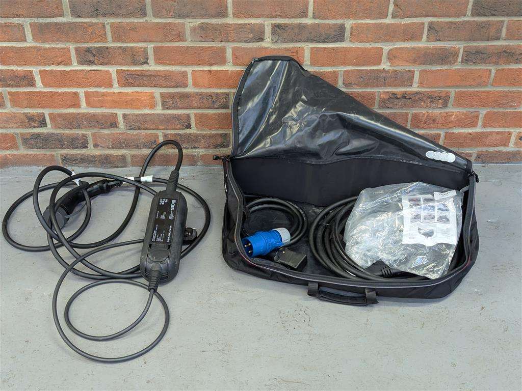 <p>2021 AUDI E-TRON TECHNIK 50 QUATTRO</p>