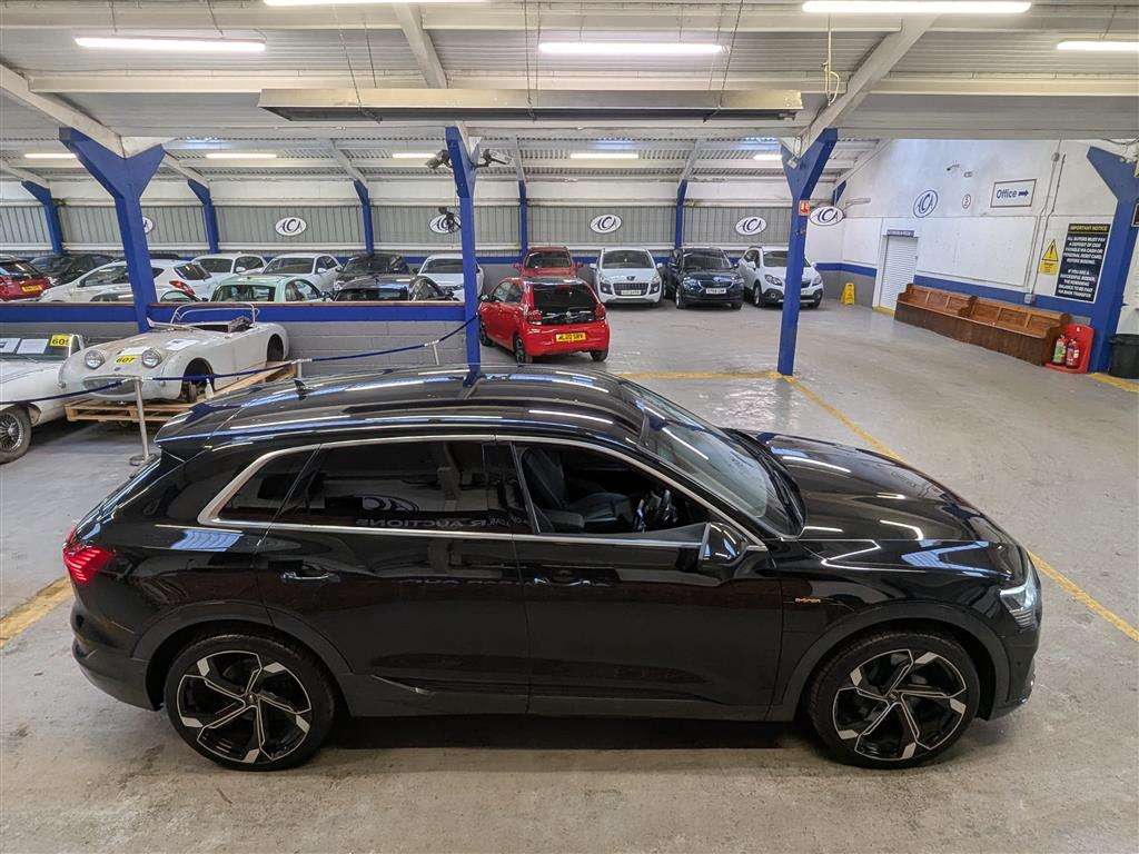 <p>2021 AUDI E-TRON TECHNIK 50 QUATTRO</p>