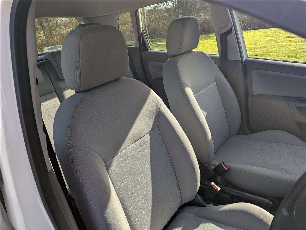 <p>2003 BMW 318I SE TOURING AUTO</p>