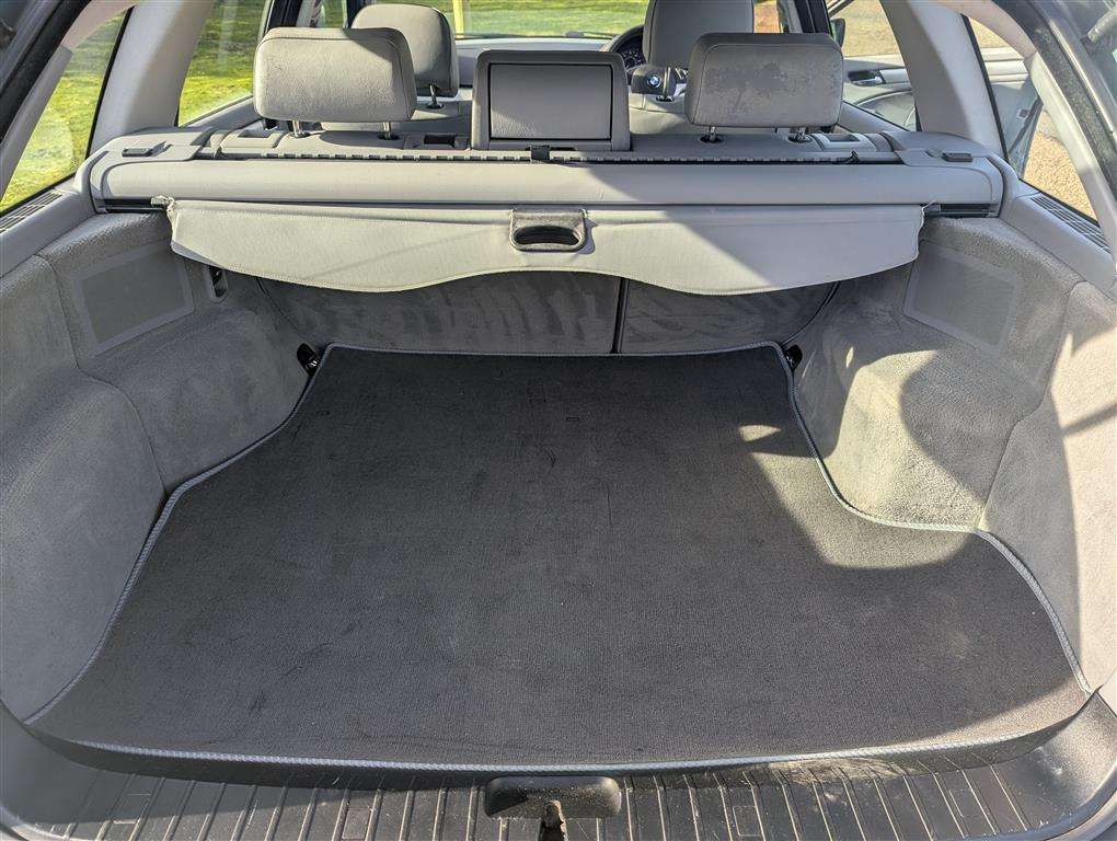 <p>2003 BMW 318I SE TOURING AUTO</p>