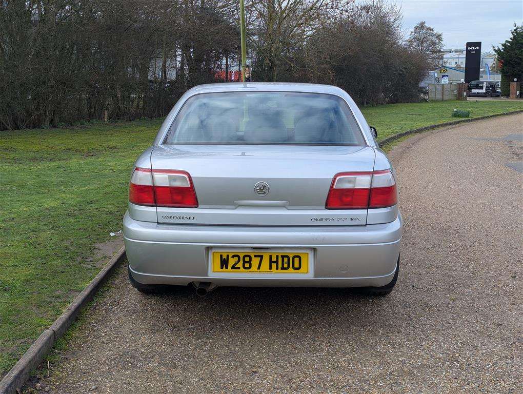 <p>2000 VAUXHALL OMEGA CD AUTO</p>