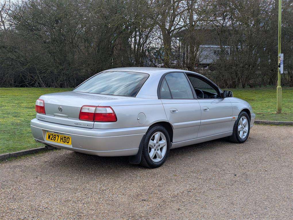 <p>2000 VAUXHALL OMEGA CD AUTO</p>
