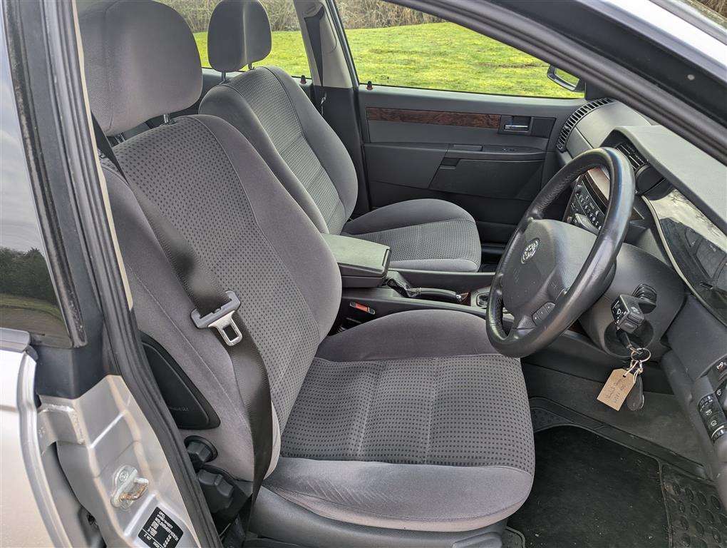 <p>2000 VAUXHALL OMEGA CD AUTO</p>