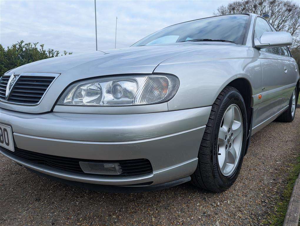 <p>2000 VAUXHALL OMEGA CD AUTO</p>