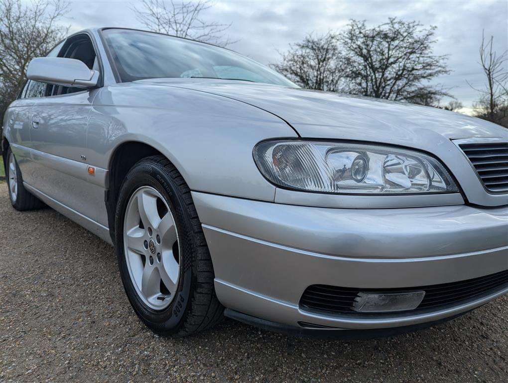 <p>2000 VAUXHALL OMEGA CD AUTO</p>