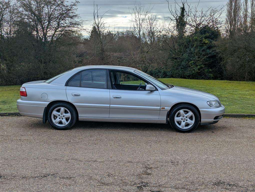 <p>2000 VAUXHALL OMEGA CD AUTO</p>