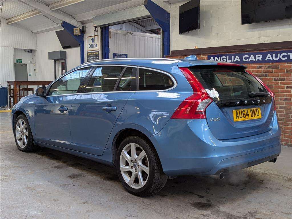 <p>2014 VOLVO V60 SE LUX T4 AUTO</p>