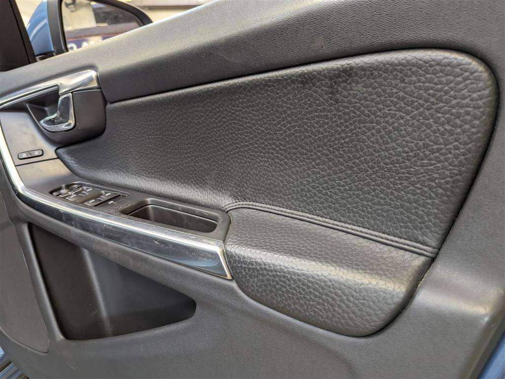 <p>2014 VOLVO V60 SE LUX T4 AUTO</p>