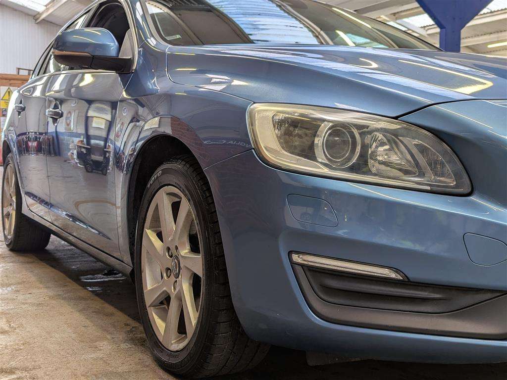 <p>2014 VOLVO V60 SE LUX T4 AUTO</p>
