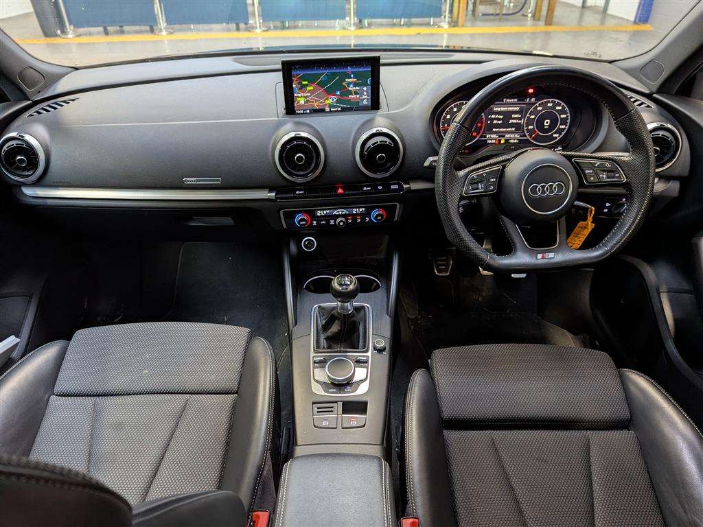 <p>2019 AUDI A3 S LINE 35 TFSI</p>