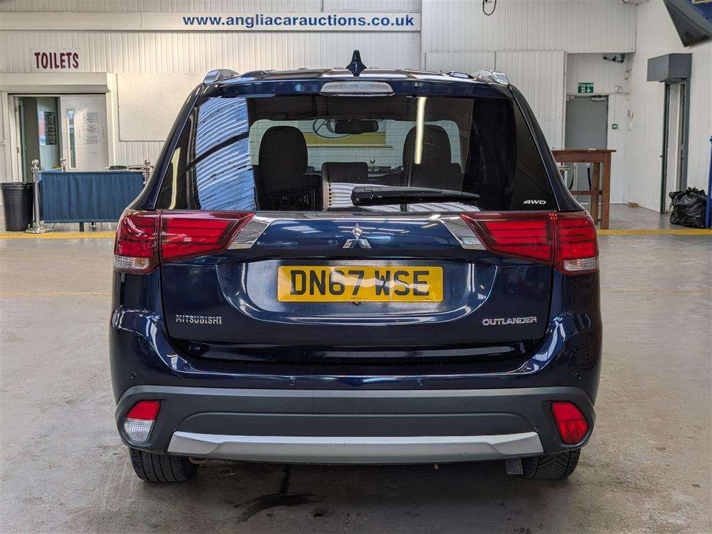 <p>2017 MITSUBISHI OUTLANDER DI-D 3</p>