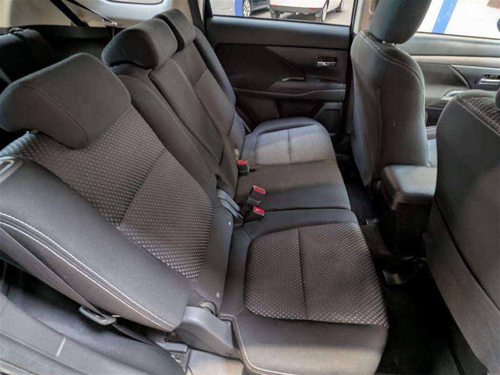 <p>2017 MITSUBISHI OUTLANDER DI-D 3</p>