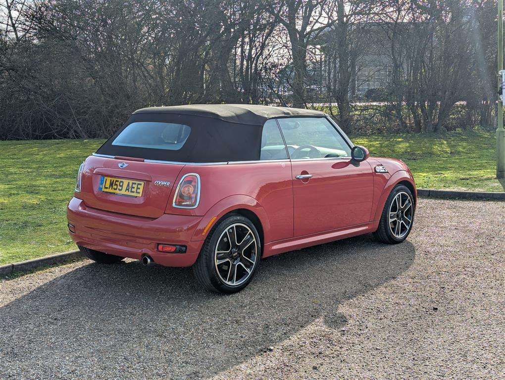 <p>2009 MINI COOPER</p>
