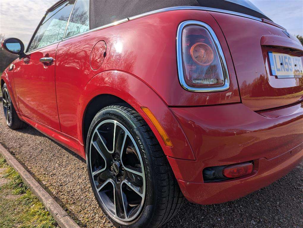 <p>2009 MINI COOPER</p>