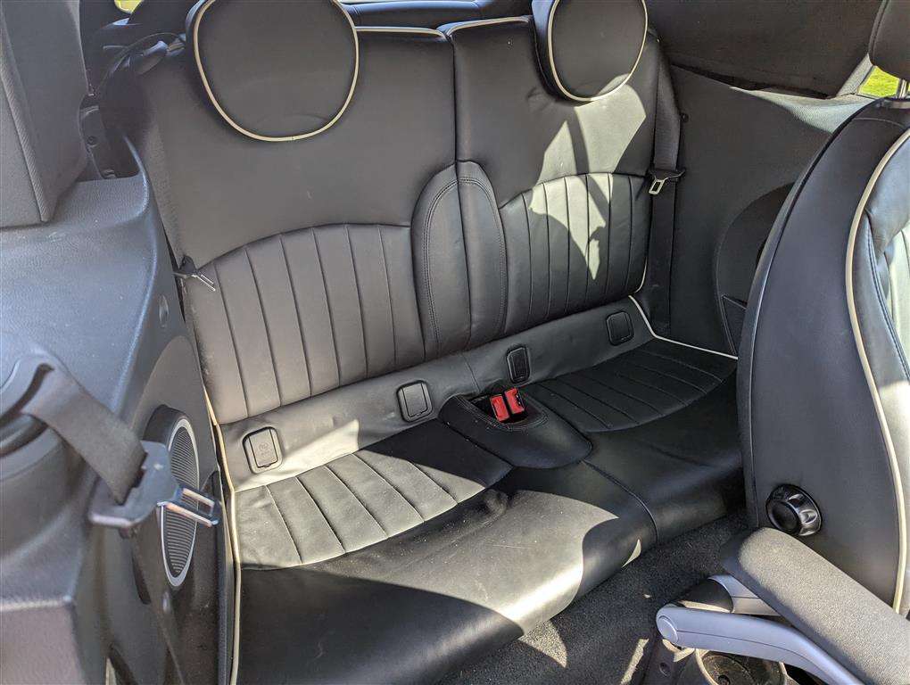 <p>2009 MINI COOPER</p>