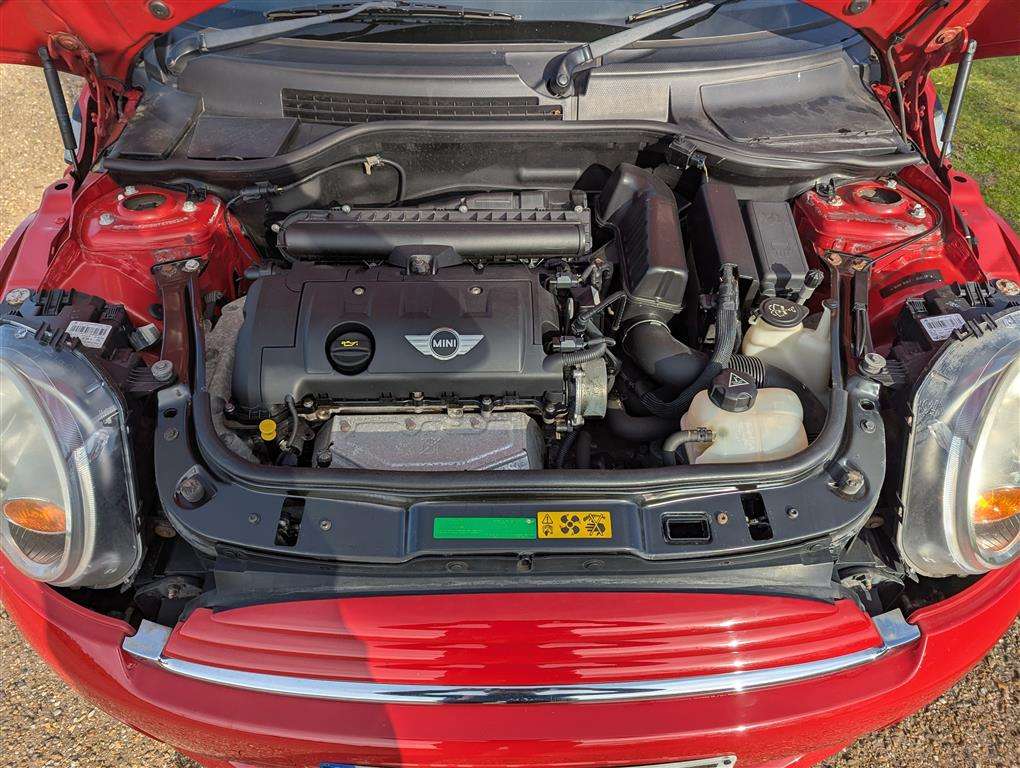 <p>2009 MINI COOPER</p>