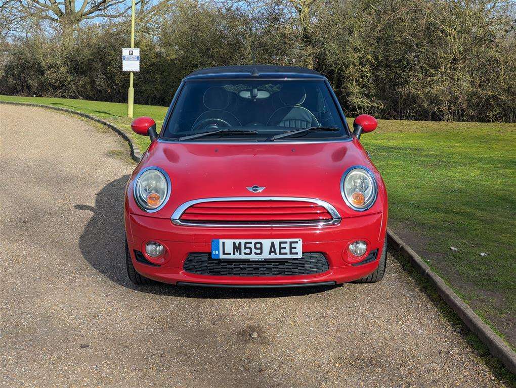 <p>2009 MINI COOPER</p>