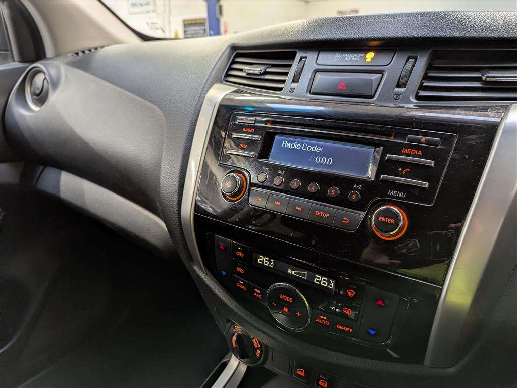 <p>2016 NISSAN NAVARA ACENTA + DCI</p>