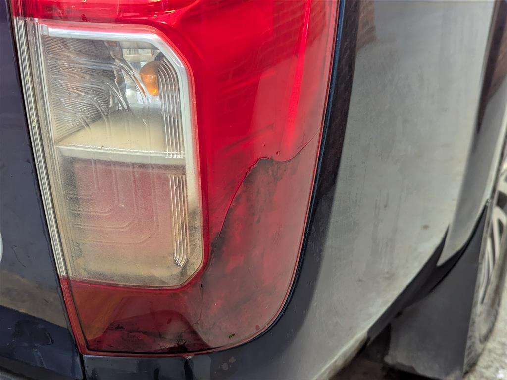 <p>2016 NISSAN NAVARA ACENTA + DCI</p>